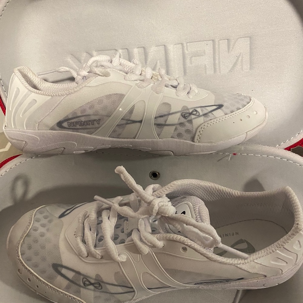 Y5.5 Nfinity vengeance  cheer shoe